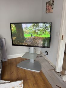 52 inch Samsung tv and sturdy stand
