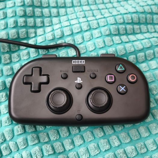 Hori PlayStation PS4 Wired Controller Light.