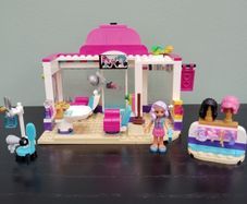 Lego Friends Hair Salon and Hairstylist Nina Minifigure