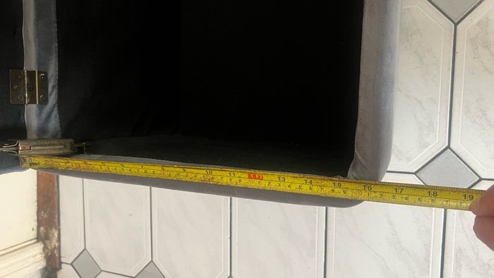 Titlu: Grey Velvet Storage Ottoman / Storage Bench - Excellent Condition