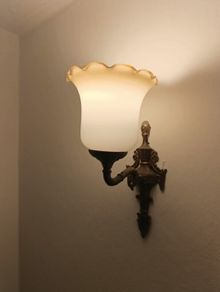 2 matching wall lights