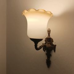 2 matching wall lights