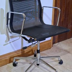 Replica Charles Eames Mesh Office Chairs