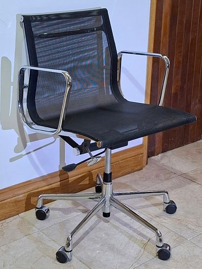 Replica Charles Eames Mesh Office Chairs