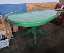 Extendable dining table