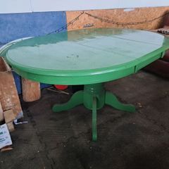 Extendable dining table
