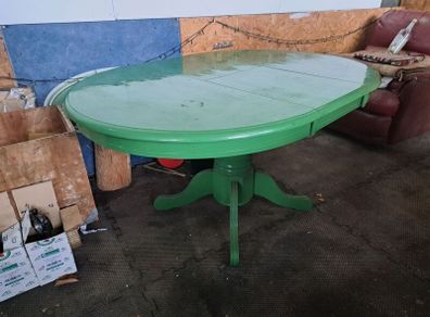 Extendable dining table