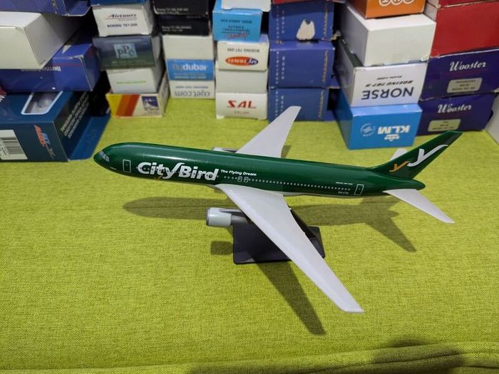 City Bird 1:200 scale model airplane, Boeing 767-300 aircraft