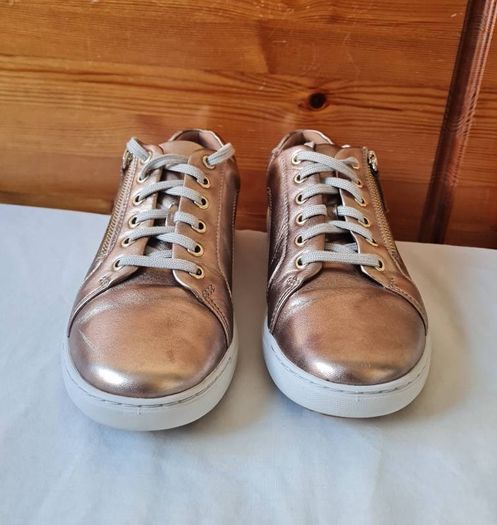 Clarks nallie Rose gold size 6D eu 39 leather Zip and lace closure In excellent condition