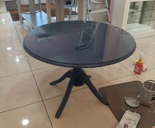 Round table with toughened glass