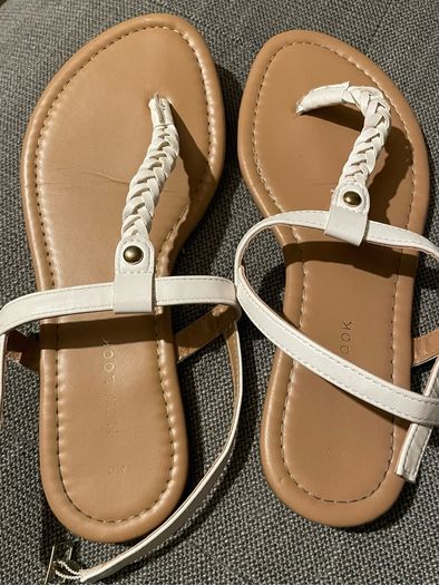 White sandals Size 4