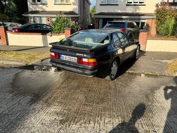 Porsche 944S