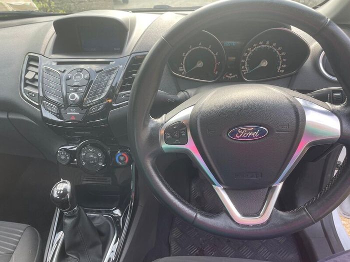 1.25 Zetec Ford Fiesta 2017 -Low mileage
