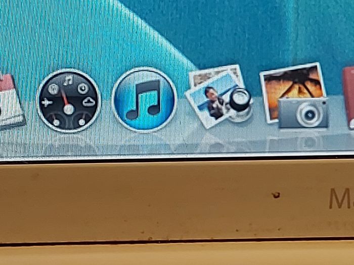 Vintage Apple MacBook, working fine and in reasonable condition for its age. No Charger