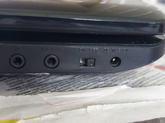 5 Portable DVD Players, all working, but no charges for them, all in very good condition