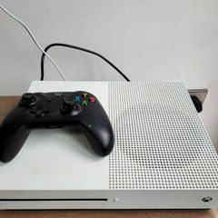 XBox One 1 TB + Controller