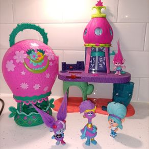 Trolls figures balloon & blooming pod