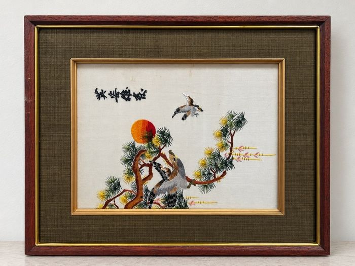Vintage Chinese Silk Embroidery Beautiful Framed Bird Artwork