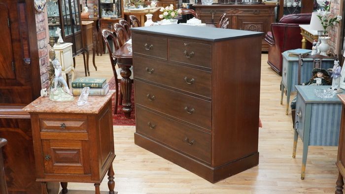 Antique Mahogany Chest of Drawers