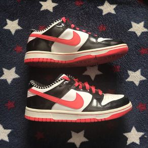 Black Nike Dunk Low