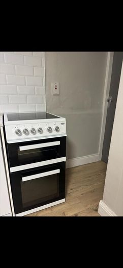 Freestanding cooker