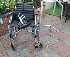 wheelchair/ walker