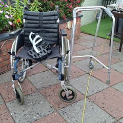 wheelchair/ walker