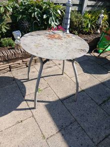 Free Metal Table