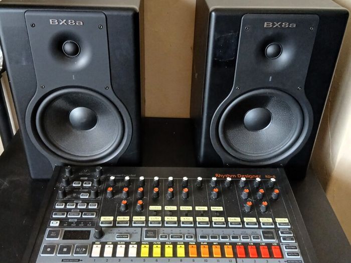 Pair of M-AUDIO BX8a active monitors