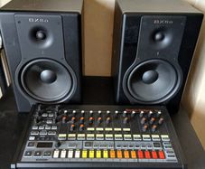 Pair of M-AUDIO BX8a active monitors