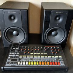 Pair of M-AUDIO BX8a active monitors