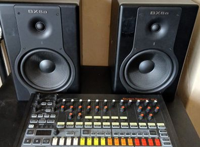 Pair of M-AUDIO BX8a active monitors