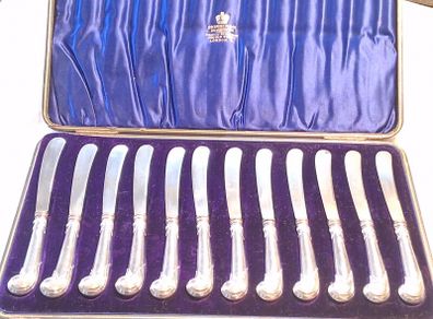 12 x Sterling Silver Pistol Grip Knives(1900)