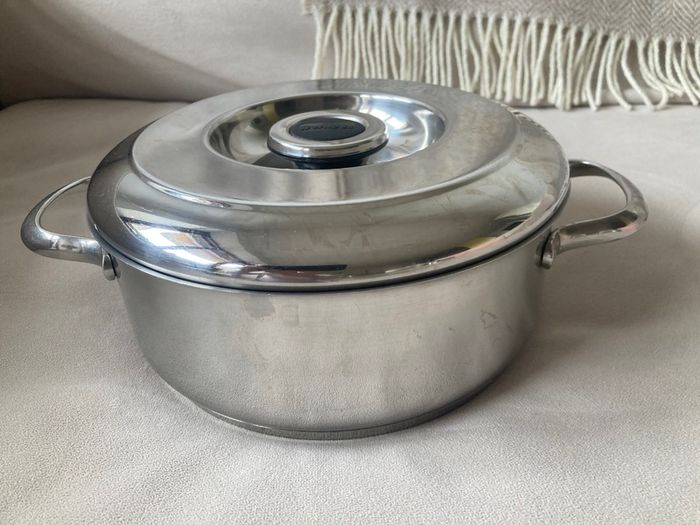 Stainless steel cooking pot - small