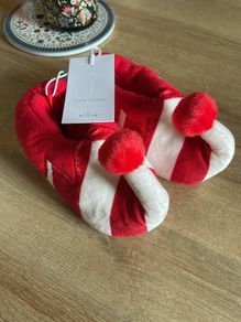 Leigh Tucker Christmas slippers size 9-10 junior brand new!