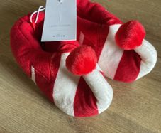 Leigh Tucker Christmas slippers size 9-10 junior brand new!