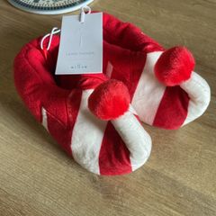 Leigh Tucker Christmas slippers size 9-10 junior brand new!