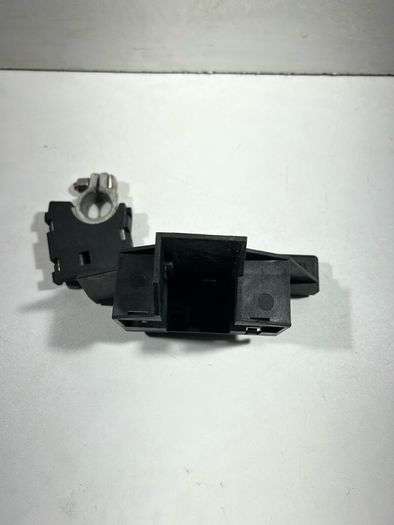 Audi A6 C7 2013 battery positive clip K98j4590 A3l3b311g