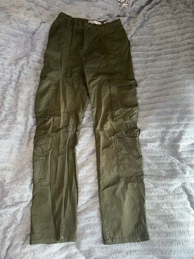 Khaki Bershka Cargos