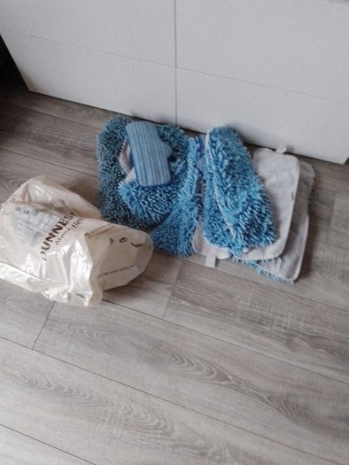 Floor cleaning