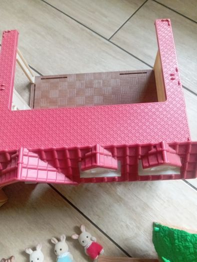 Sylvanian family and Polly pockets