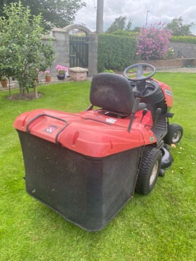 Ride on lawnmower