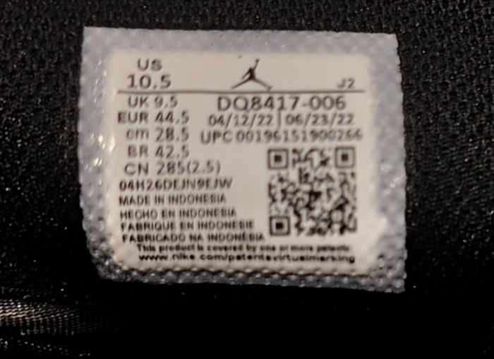 Nike Air Jordan 1  Mid:    SIZE US 10.5 / UK 9.5