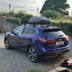 Roof box and bars