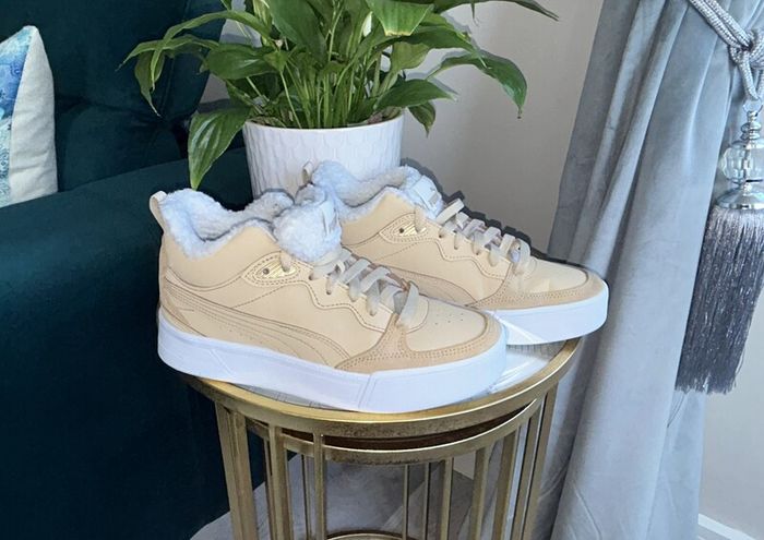 Ladies Beige & White Puma Trainers