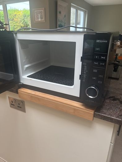 Hotpoint Extra Space Microwave