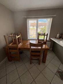 Solid oak table with 4 chairs . Extendable