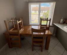 Solid oak table with 4 chairs . Extendable