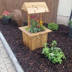 wishing well planter