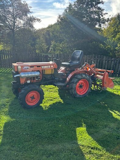 Kubota B7100 Compact Tractor